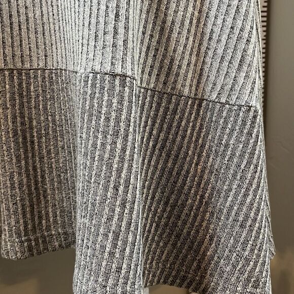 GAP gray ribbed two-tone dress lightweight fabric w/sweater like feel. SZ M. - Picture 5 of 12